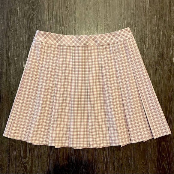 Aritzia - Sunday Best Olive Mini Pleated Skirt in Pink - Picture 1 of 7